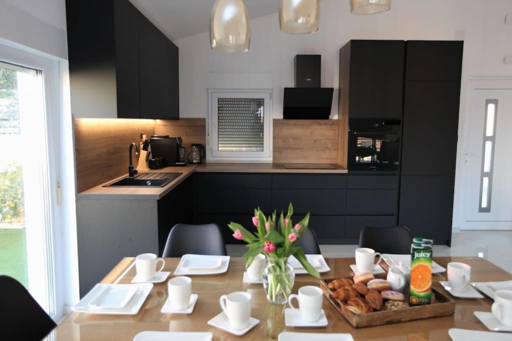Luxury Villa Lana Apt, Seaview Terrace, Large Outdoor Space, Bbq Trogir Eksteriør bilde