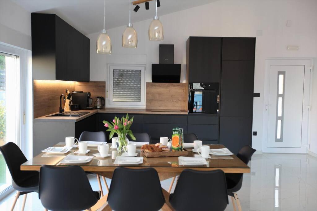 Luxury Villa Lana Apt, Seaview Terrace, Large Outdoor Space, Bbq Trogir Eksteriør bilde