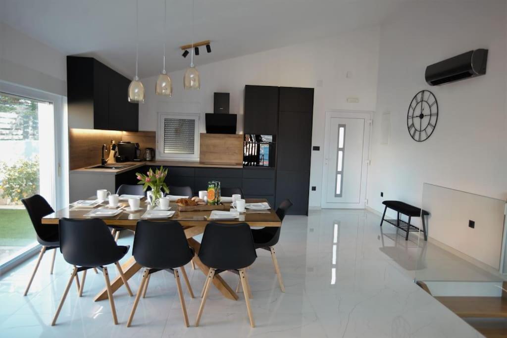 Luxury Villa Lana Apt, Seaview Terrace, Large Outdoor Space, Bbq Trogir Eksteriør bilde