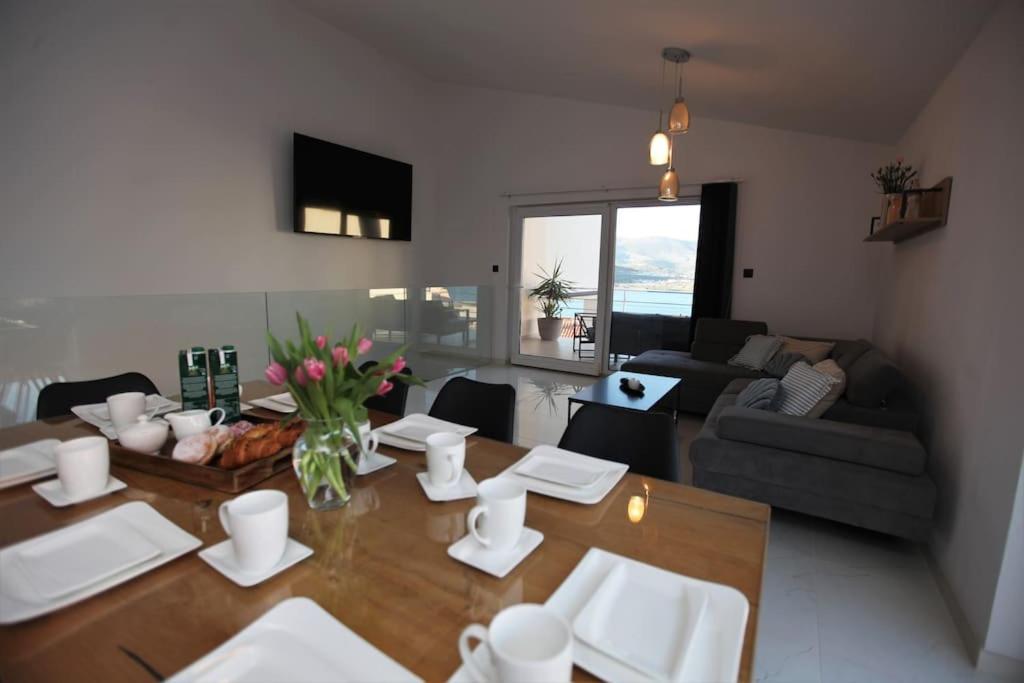 Luxury Villa Lana Apt, Seaview Terrace, Large Outdoor Space, Bbq Trogir Eksteriør bilde